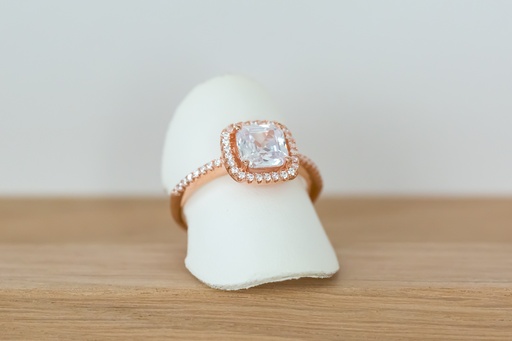 Bague plaqué or rose et zircons